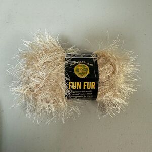 Lion Fun Fur Yarn Skein Champagne Cream 124 Eyelash Crochet Knit Craft DIY Scarf